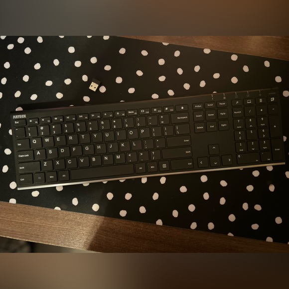 ARTEK Wireless Keyboard - Picture 1 of 5